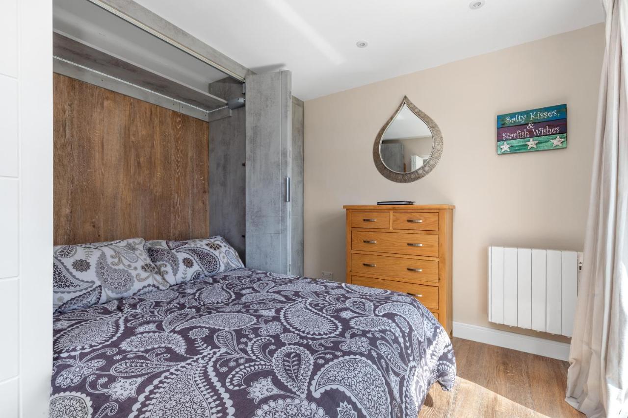Salty Kisses - Sea Front Aparment Hodgeston Exterior foto